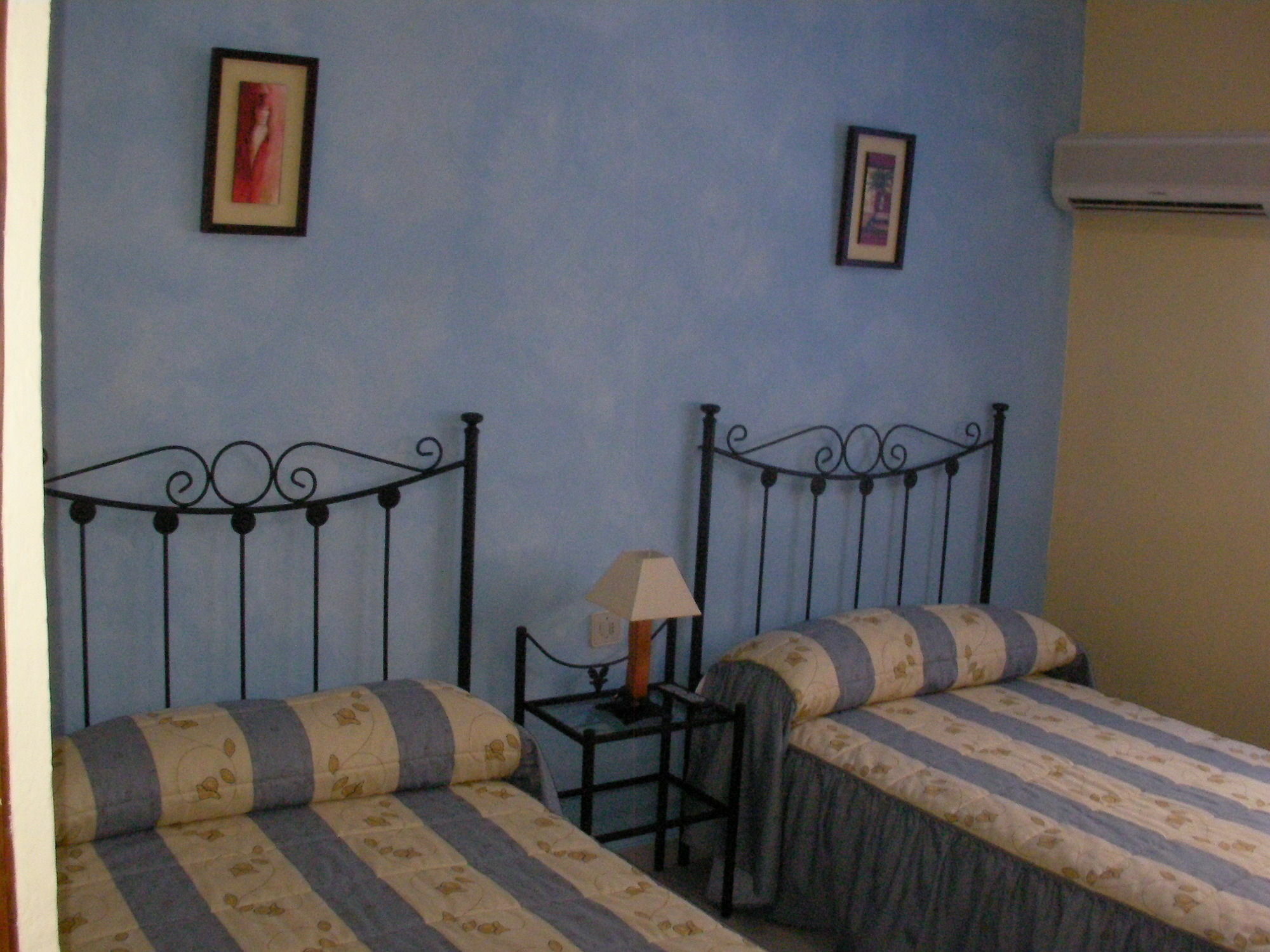 Hostal Trujillo Esterno foto